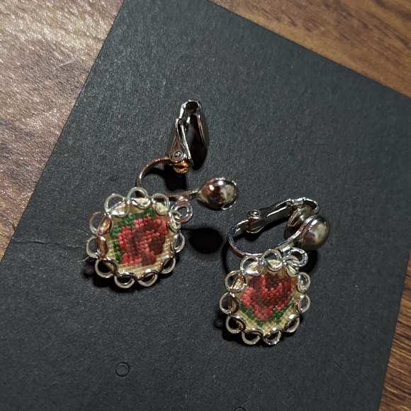 5/20$ clip on embroidery earrings - Picture 1 of 2